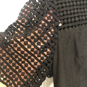 Adorable cut out shirt 💕